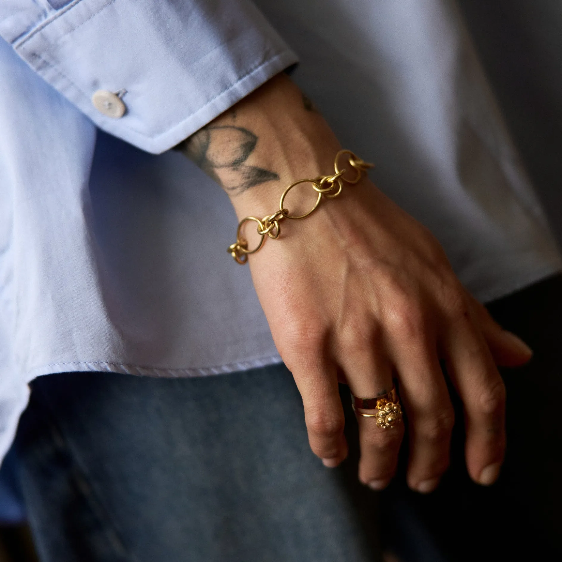 Armband connection