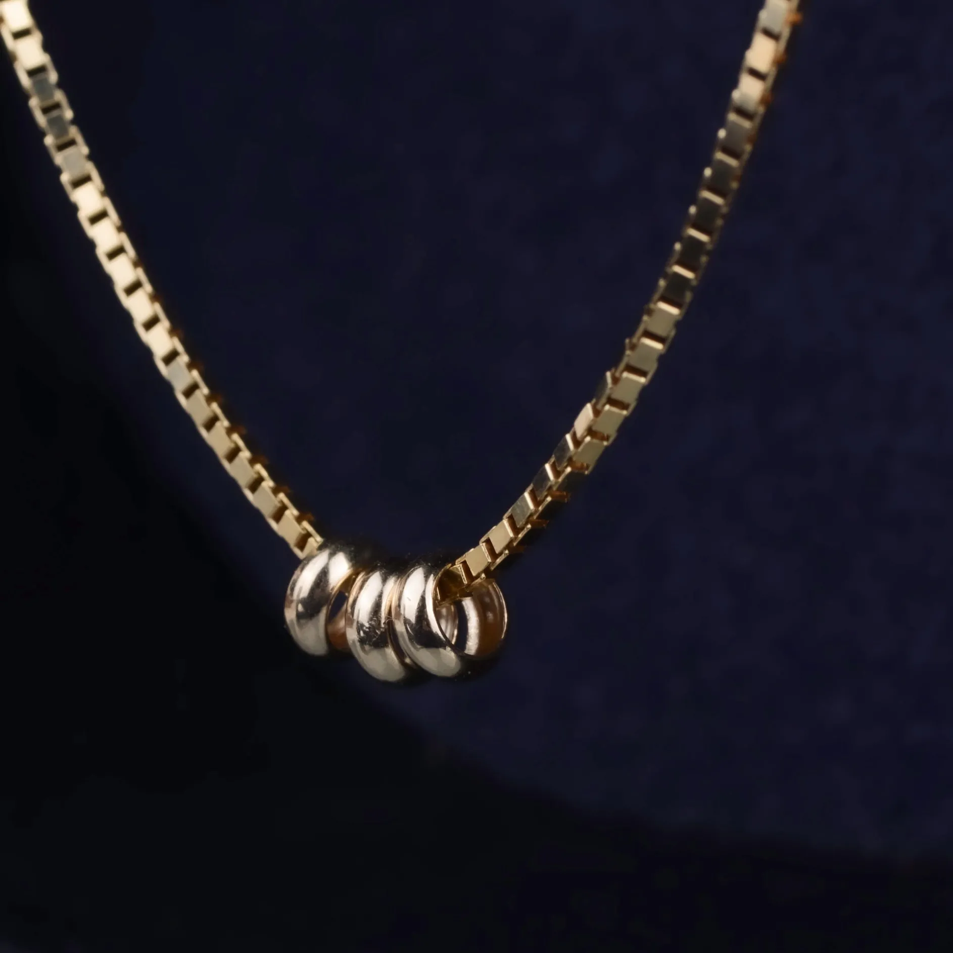 Hanger 14k doll's charm