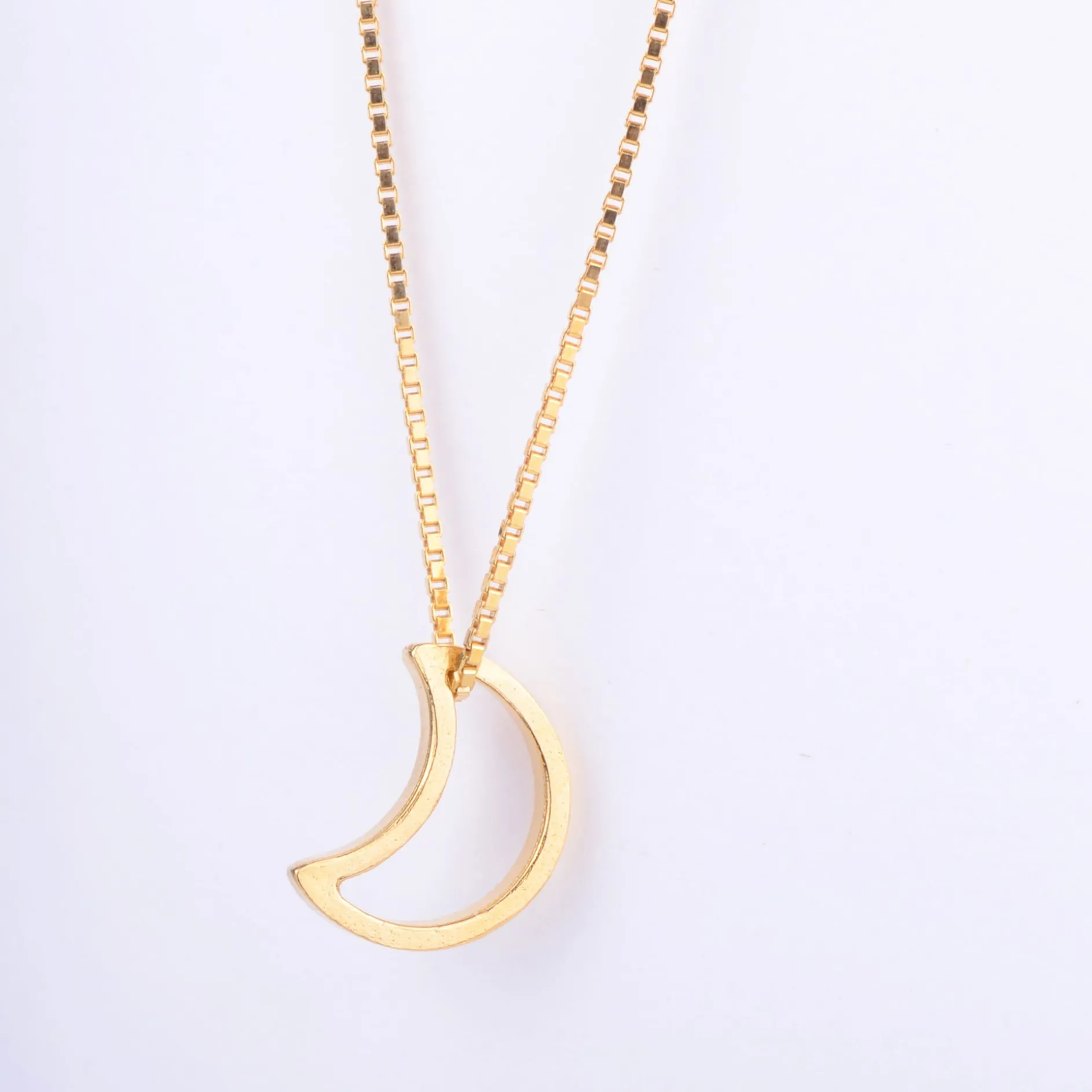 Hanger moon