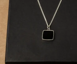 Ketting square stone